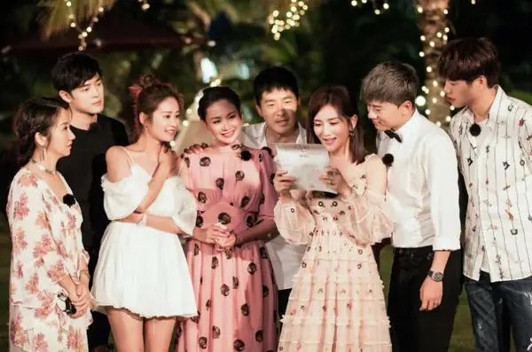 Chuyến Du Lịch Lãng Mạn Của Người Vợ (Mùa 2) Giới