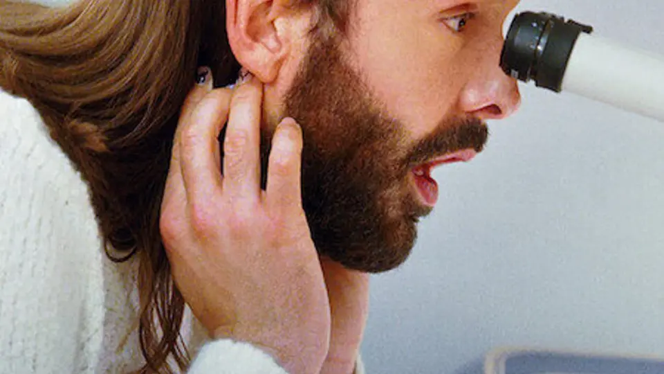 Hiếu Kỳ Cùng Jonathan Van Ness 01