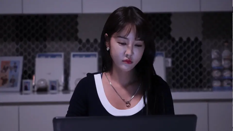 Tìm Kiếm Bạn Tình Trong Căn Phòng Bí Mật Full