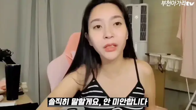 Cô Người Mẫu LiveStream Full